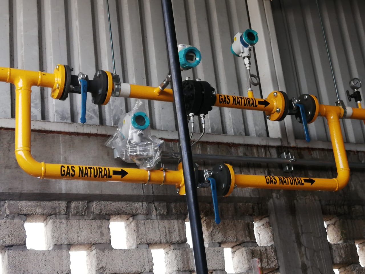 Instalación de tuberías de alta presión para suministro de combustible Miranda Mortera
