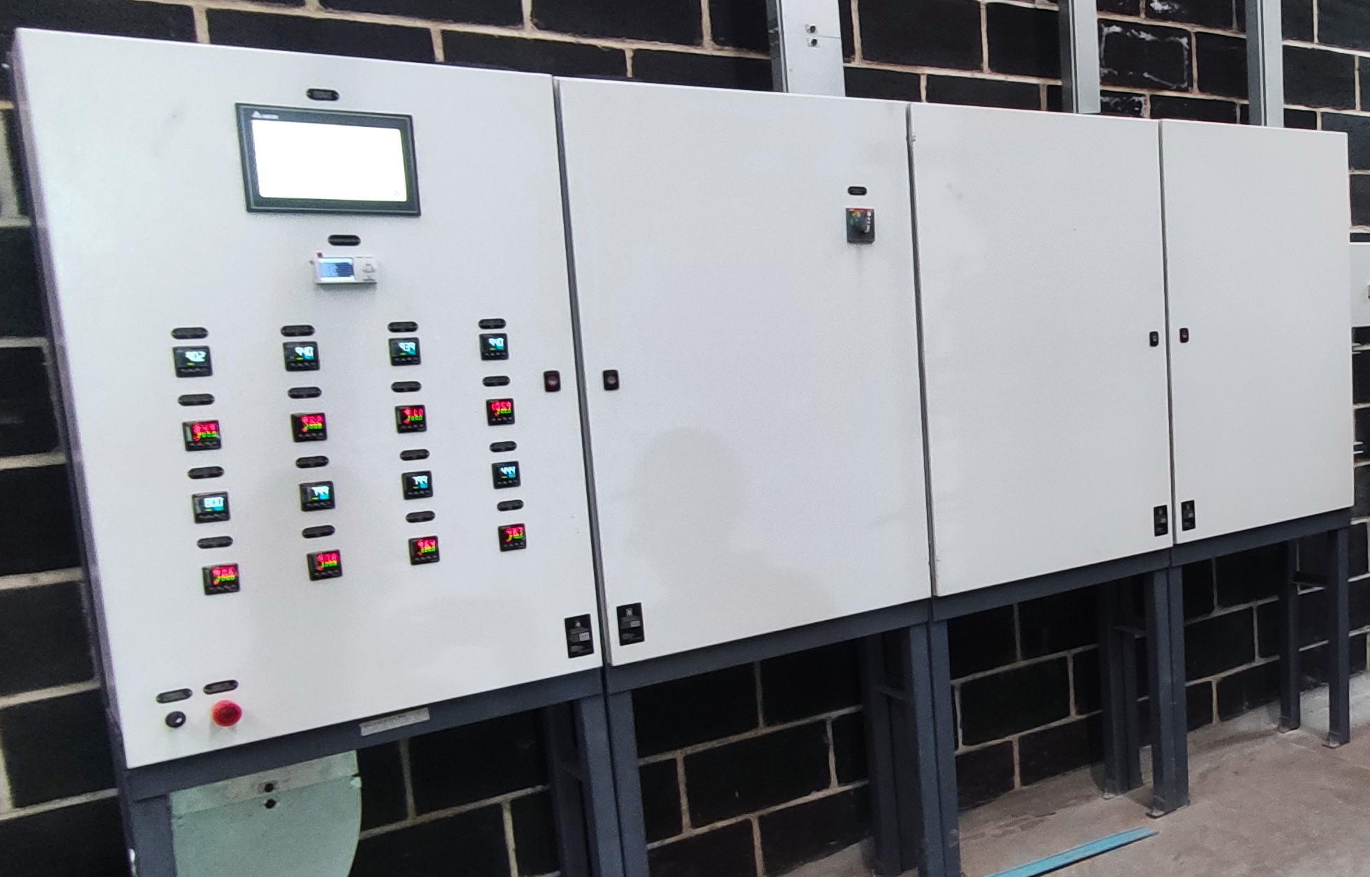 Fabricación de tablero de control industrial para procesos de calor